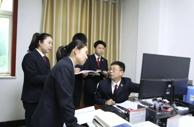 医保诈骗？追！孩子犯错？帮！青年检察官的“刚”与“柔”